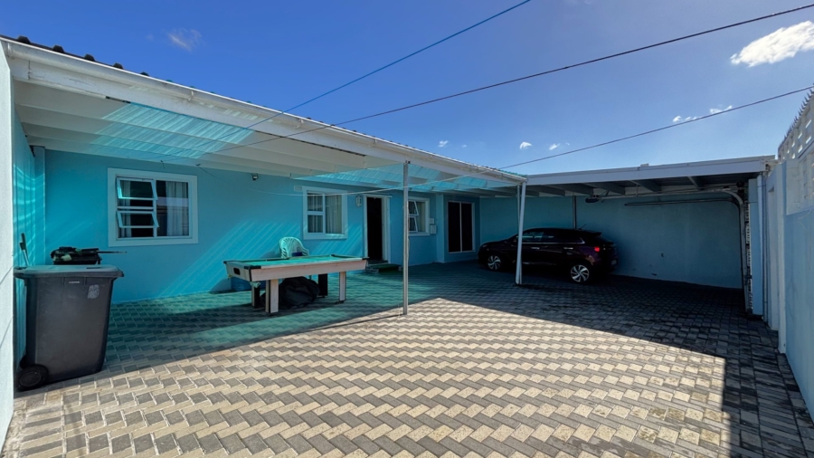 3 Bedroom Property for Sale in Hanover Park Western Cape